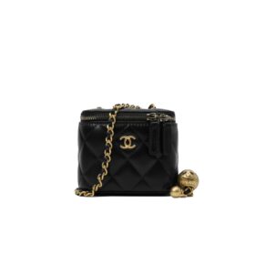 [프리미엄/해외배송]샤넬 베니티 골드볼 미니 백(블랙/금장/램스킨)