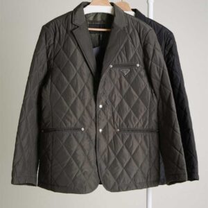 [국내배송]프라다 남성 삼각로고 누빔 자켓