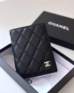 [국내배송]샤넬 캐비어 여권지갑