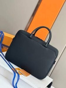 [국내배송]루이비통 25FW 파일럿 서류가방