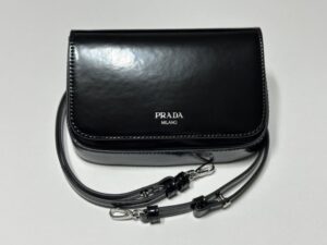 [국내배송]프라다 24ss 미니 레더 크로스백 (P00837321)