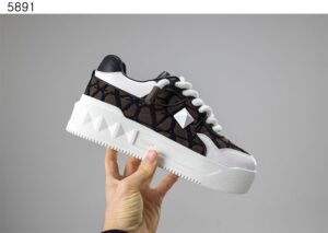 [국내배송]발렌티노 수입프리미엄급 원 스터드 XL 스니커즈