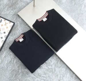 [국내배송]버버리 2025 베이직 울 라운드니트