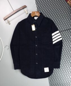 [국내배송]톰브라운 가먼트다이 코듀로이 사선완장 프론트 셔츠자켓 (11월 10일까지만 판매)