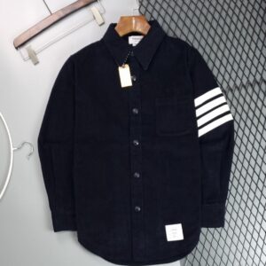 [국내배송]톰브라운 가먼트다이 코듀로이 사선완장 프론트 셔츠자켓 (11월 10일까지만 판매)