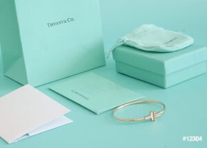 [국내배송]티파니앤코 T와이어 브레이슬릿 팔찌