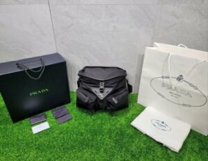 [국내배송]프라다 리나일론 가죽 숄더백