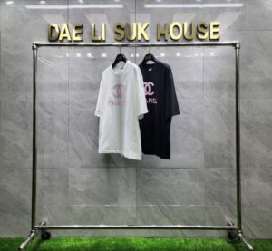 [국내배송]샤넬 로고 반팔 티셔츠