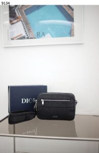 [국내배송]디올 [Christian Dior] 수입고급 디올 옴므 사파리 미니 메신저백