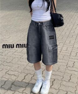 [국내배송]미우미우 자수로고 카고 버뮤다 데님팬츠