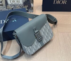 [국내배송]디올 Saddle 스몰 플랩 스트랩백