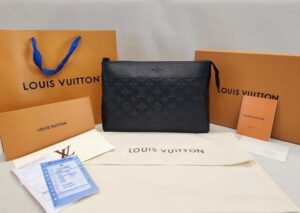 [국내배송]루이비통 포쉐트 보야주 수플 클러치백 최상위 82545