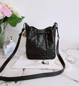 [국내배송]디올 미디움 D-모션 백 매크로까나쥬