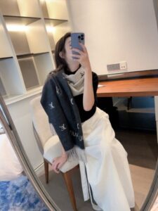 [국내배송]루이비통 멀티로고 캐시 머플러