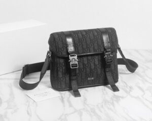 [국내배송]디올 익스플로어 메신져백