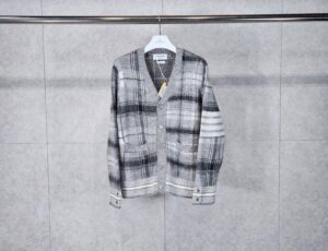 [국내배송]톰브라운 캐시미어 시그니처 스트라이프 스웨트 가디건