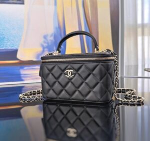 [국내배송]샤넬 탑핸들 베니티백 램스킨 블랙 금장 AP2199
