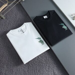 [국내배송]버버리 2025SS 기사 엠보로고 라운드 티셔츠