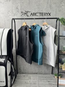 [국내배송]아크테릭스 자수 후드조끼