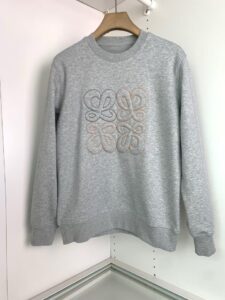 [국내배송]로에베 2025 fw 엠보로고 융기모 맨투맨