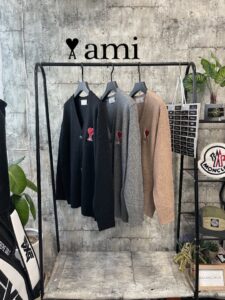 [국내배송]아미 빅하트 자수울가디건