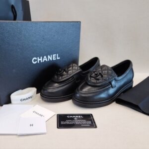 [국내배송]샤넬 블랙램 퀼티드 턴락 CC 로고 로퍼