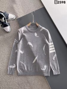 [국내배송]톰브라운 2025ss TB 깃털자수 니트