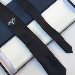 [국내배송]프라다 삼각로고 실크 넥타이