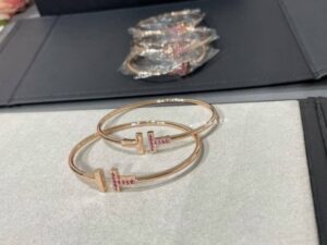 [국내배송]티파니 바이올렛큐빅 팔찌