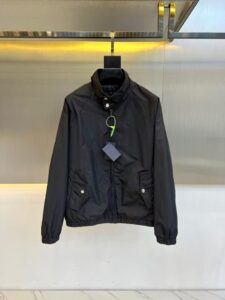 [국내배송]프라다 트라이앵글 백로고 경량 자켓