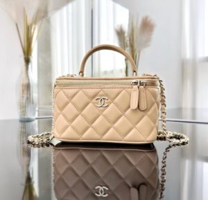 [국내배송]샤넬 탑핸들 베니티백 램스킨 베이지 금장 AP2199