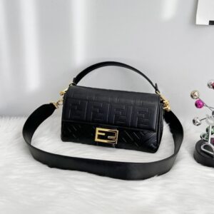 [국내배송]펜디 바게트 백