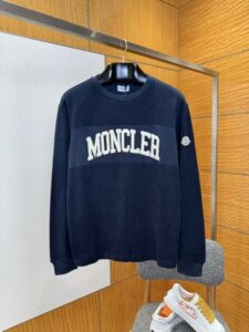 [국내배송]몽클레어 로고 패치 유니버시티 티셔츠