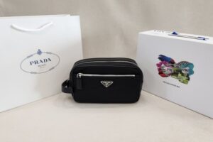 [국내배송]프라다 리나일론 & 소가죽 트래블 파우치 NA819