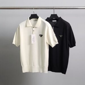 [국내배송]프라다 로고와펜 린넨 반팔 카라 니트