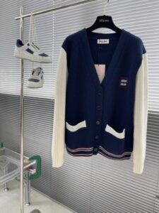 [국내배송]미우미우 와펜 울캐시 가디건