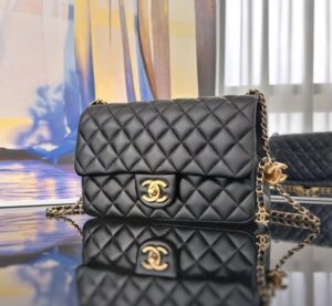 [국내배송]샤넬 25FW CC로고 체인 플랩백 램스킨 블랙 AS5756