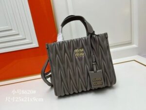 [국내배송]미우미우 토트백 25