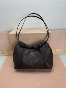 [국내배송]미우미우 숄더백